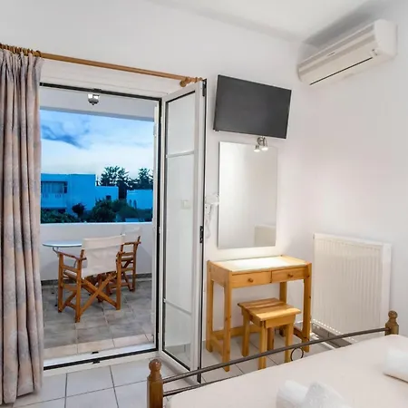 Three Bedroom 7-9 Adults First Floor * Parikia (Paros)