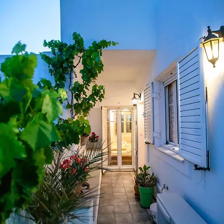 Three Bedroom 7-9 Adults First Floor Apartment