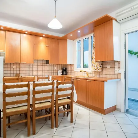Three Bedroom 7-9 Adults First Floor Apartment *