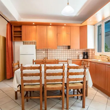 Apartment Three Bedroom 7-9 Adults First Floor *