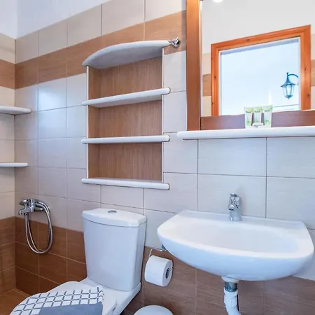 Apartment Three Bedroom 7-9 Adults First Floor Parikia (Paros)