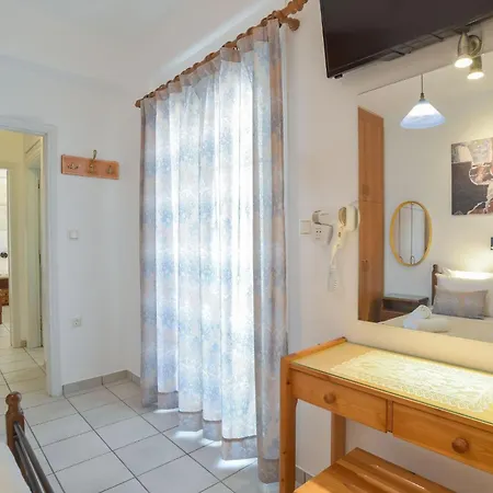 Apartment Three Bedroom 7-9 Adults First Floor Parikia (Paros)