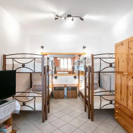 Three Bedroom 7-9 Adults First Floor Apartment *