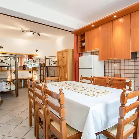 Apartment Three Bedroom 7-9 Adults First Floor *