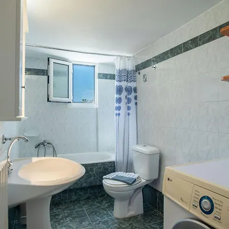Three Bedroom 7-9 Adults First Floor Parikia (Paros)
