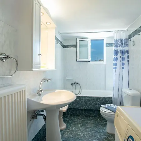 Three Bedroom 7-9 Adults First Floor Parikia (Paros)